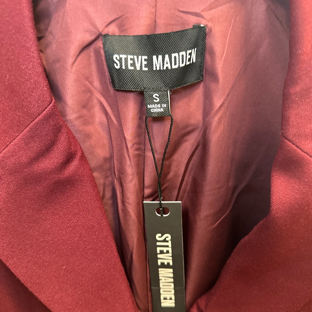 Steve Madden Burgundy Blazer with Notched Lapels and Fitted Silhouette - Picture 2 of 15